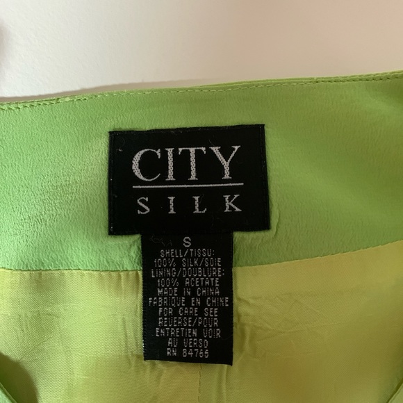 ☘️CITY SILK VEST BLOUSE☘️ - Picture 4 of 5